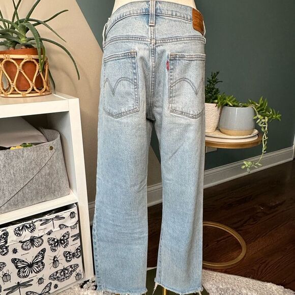 Levi’s Premium Wedgie Straight Jeans High-Rise Light Wash Cropped Raw Hem Sz 29 - Picture 5 of 11